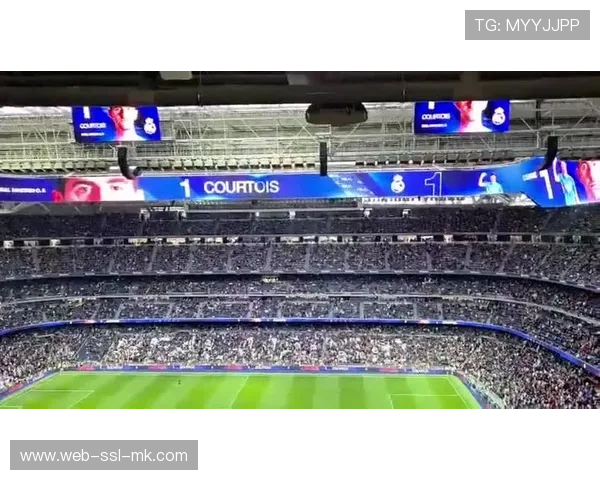 伯纳乌球迷反应两极,部分场次对主队报以嘘声 伯纳乌球迷反应两极,部分场次对主队报以嘘声